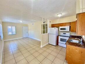 930 SW 7th Ave, Unit 3 in Miami, FL - Building Photo - Building Photo