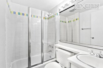 160 E 26th St-Unit -C4 in New York, NY - Building Photo - Building Photo