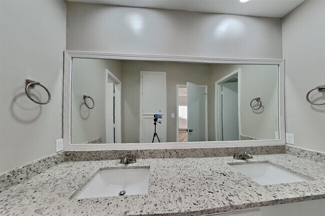 2127 Jamara Ln in Houston, TX - Building Photo - Building Photo