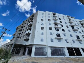 Princeton Crossings in Naranja, FL - Foto de edificio - Building Photo