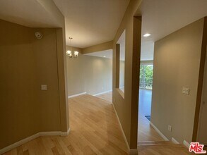 11949 Goshen Ave in Los Angeles, CA - Building Photo - Building Photo
