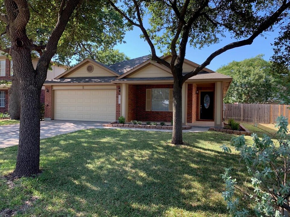 305 Presidio Dr in Leander, TX - Building Photo