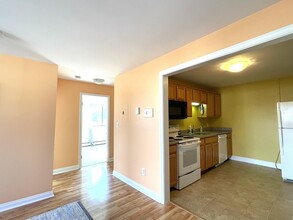 41 Walnut St in Waltham, MA - Building Photo - Building Photo