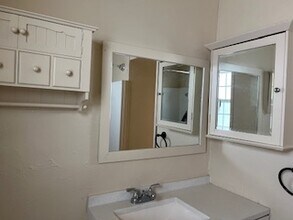 354 S Yosemite Ave in Oakdale, CA - Building Photo - Building Photo