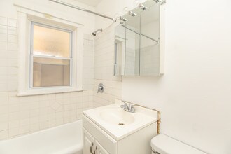 4206 N Kimball Ave-Unit -4206-1E in Chicago, IL - Building Photo - Building Photo
