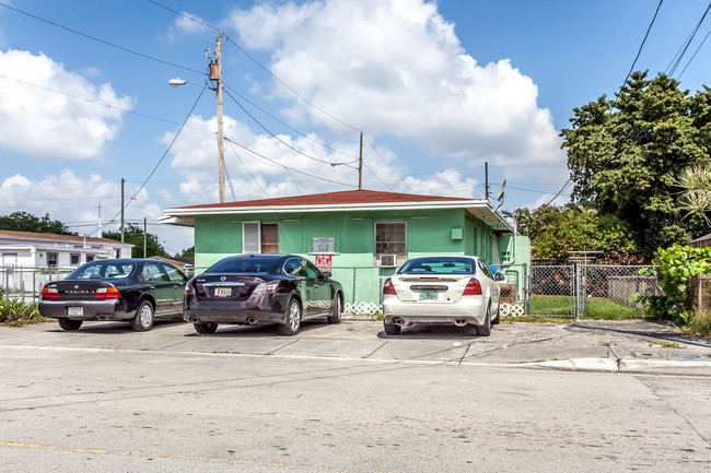 1971 Washington Ave in Opa Locka, FL - Building Photo - Building Photo