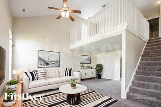 1412 Egret Ln, Unit 332 in Greenwood, IN - Foto de edificio - Building Photo