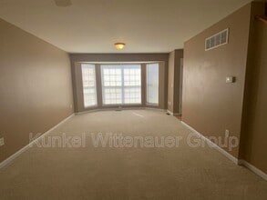 2437 Larchmont Dr in Belleville, IL - Building Photo - Building Photo