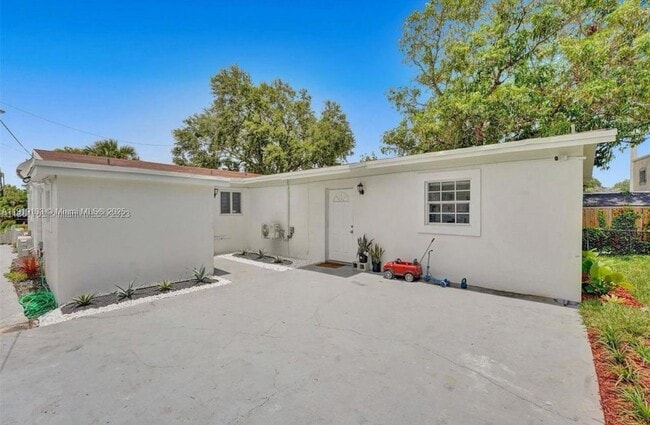 property at 685 SW 7th Terrace