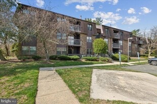 1714 Country Mill Dr in East Windsor, NJ - Building Photo
