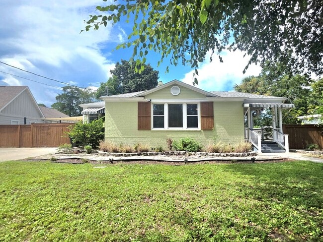 property at 1010 E Maxwell St