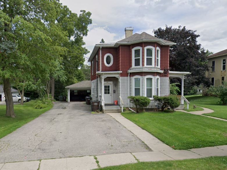 163 N Prairie St in Whitewater, WI - Building Photo