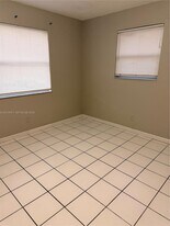 2500 NW 21st St in Fort Lauderdale, FL - Building Photo