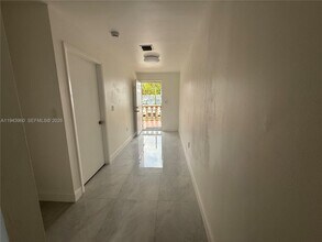 1354 NW 36th St in Miami, FL - Building Photo - Building Photo