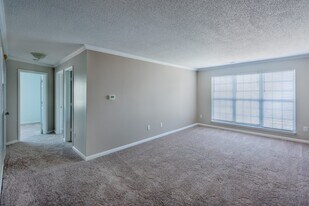 Century Oaks on College in Greensboro, NC - Building Photo