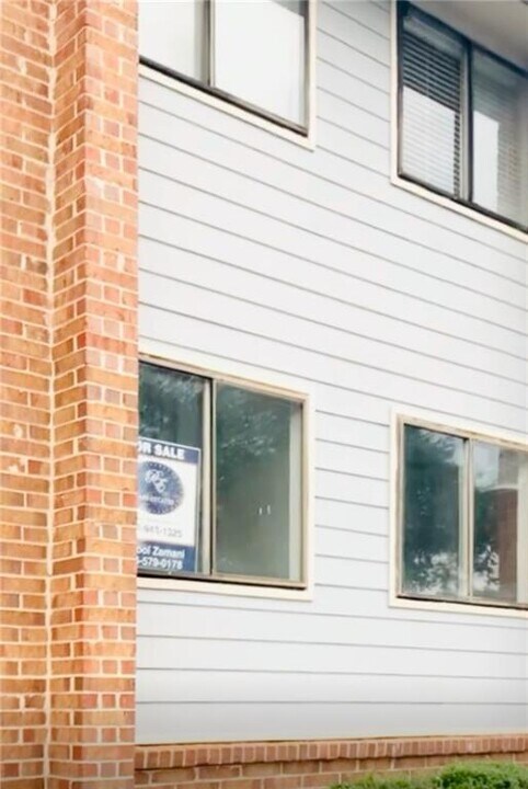 145 Northwood Dr in Atlanta, GA - Building Photo