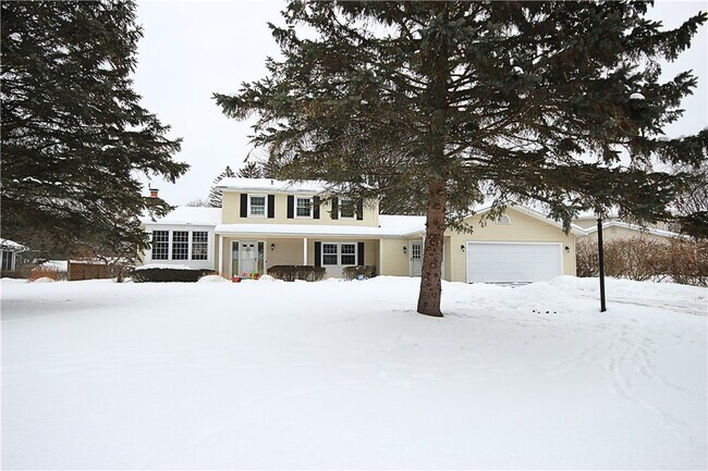 16 Buchanan Rd in Pittsford, NY - Building Photo - Building Photo