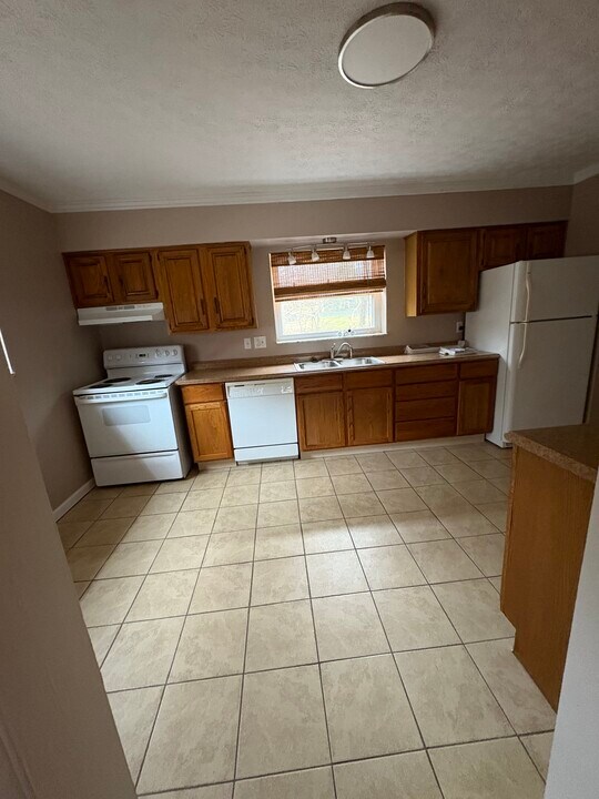 827 Glendale Ave, Unit C in South Charleston, WV - Foto de edificio