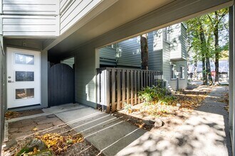 15938 Quarry Rd in Lake Oswego, OR - Building Photo - Building Photo
