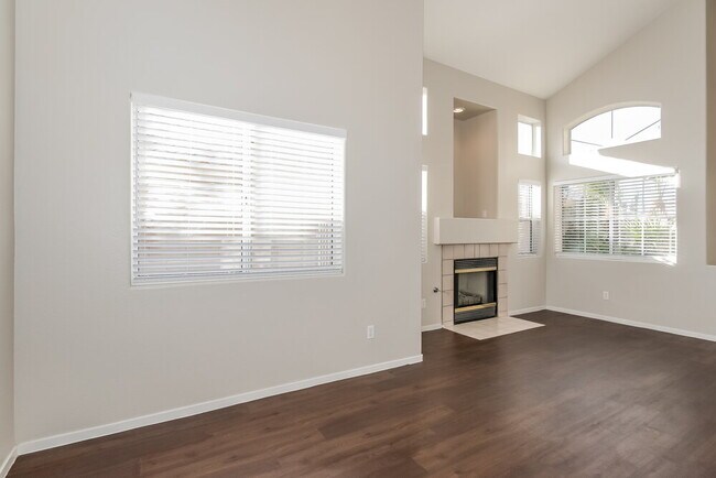 5232 Standing Rock Pl in Las Vegas, NV - Building Photo - Building Photo