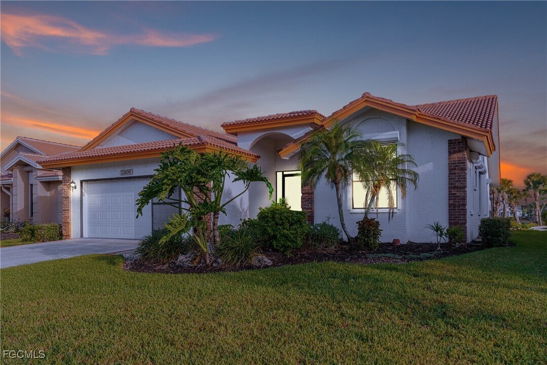 12630 Kelly Palm Dr in Ft. Myers, FL - Foto de edificio