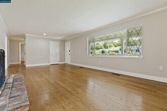 617 Lucas Dr in Lafayette, CA - Foto de edificio - Building Photo