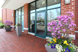 Terraces at Deerfield in Deerfield, IL - Foto de edificio - Building Photo