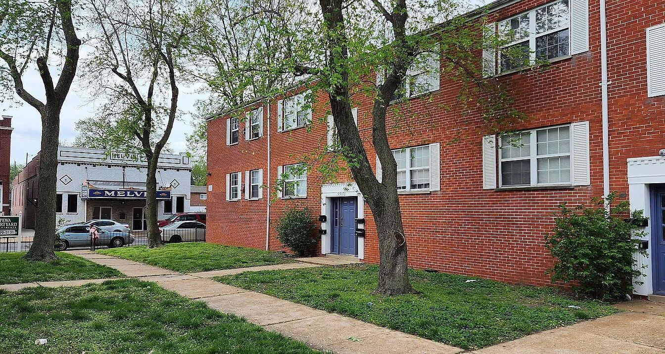 2907 Chippewa St in St. Louis, MO - Building Photo