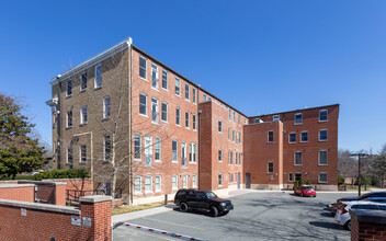 3050 R St NW in Washington, DC - Building Photo - Building Photo