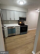 13409 Shady Knoll Dr in Silver Spring, MD - Foto de edificio - Building Photo