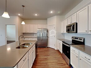 1058 Sky Lks Dr in St. Cloud, FL - Foto de edificio - Building Photo