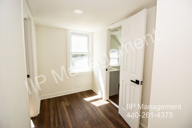 7501 Berry Ave-Unit -UP in Cleveland, OH - Building Photo - Building Photo