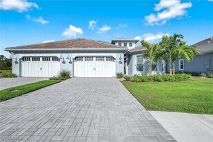 8921 Yucatan Ct in Naples, FL - Building Photo