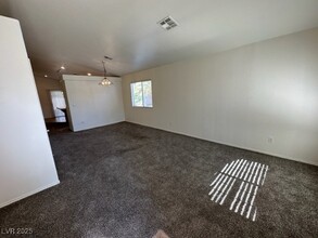 285 Spring Palms St in Henderson, NV - Building Photo - Building Photo