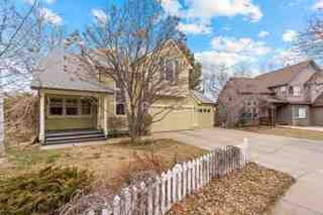 property at 2507 Ravenwood Ln
