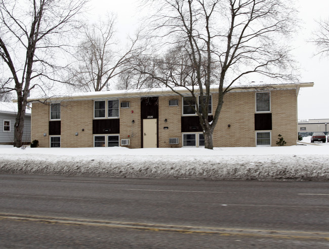 3220 8th St N in St. Cloud, MN - Building Photo - Building Photo