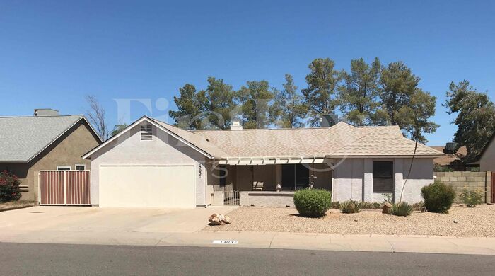 13037 N 56th Ave in Glendale, AZ - Building Photo