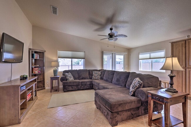 2447 Rio Dr
