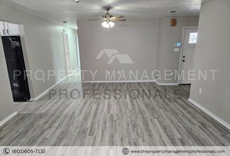 2814 Smith Robinson St in Jackson, MS - Building Photo - Building Photo