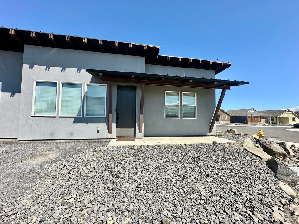 121 E 26th Ave in Ellensburg, WA - Building Photo