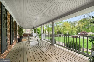 12013 Hamden Ct in Oakton, VA - Building Photo