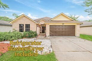17023 Enchanted Cir W in Sugar Land, TX - Building Photo