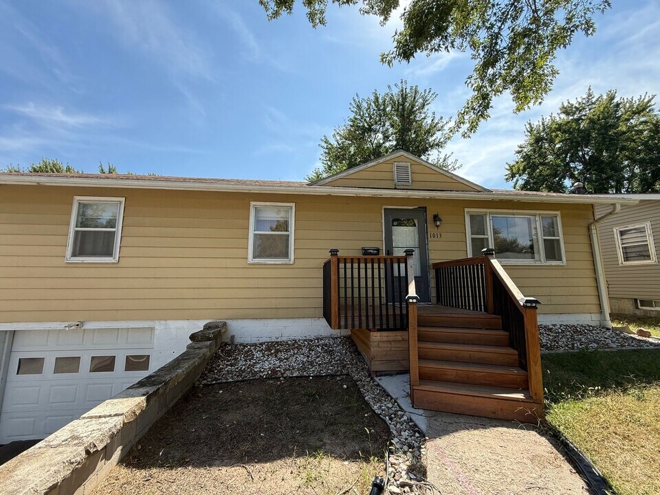 1013 Cottonwood St in Junction City, KS - Building Photo