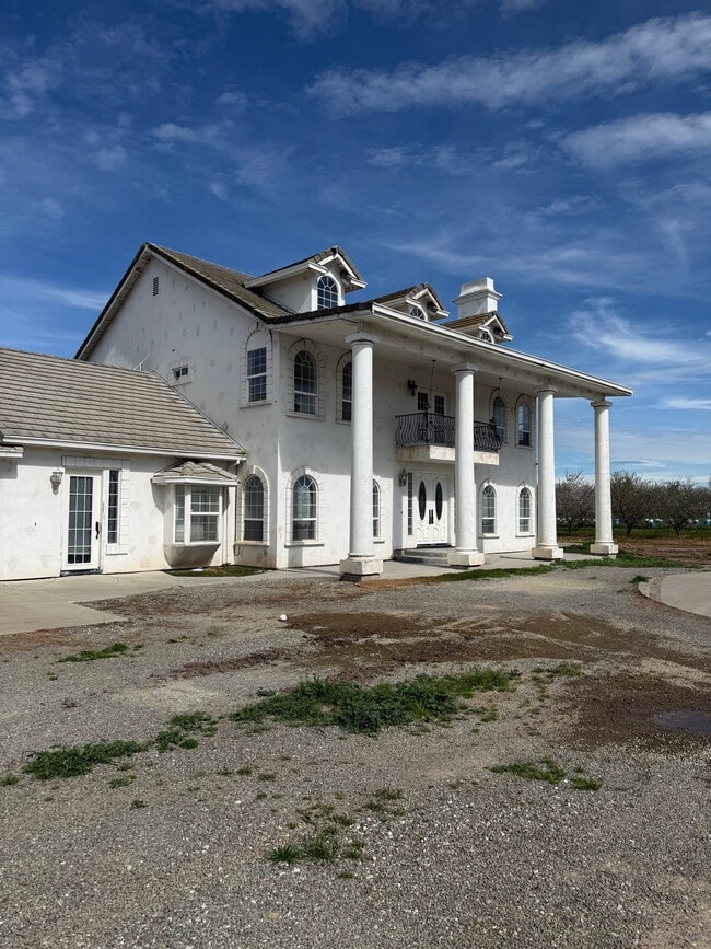 31195 Lone Tree Rd in Oakdale, CA - Foto de edificio - Building Photo