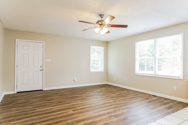 16417 Waterbury Ln in Moundville, AL - Building Photo - Building Photo