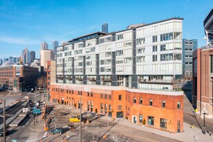 Gridiron in Seattle, WA - Building Photo