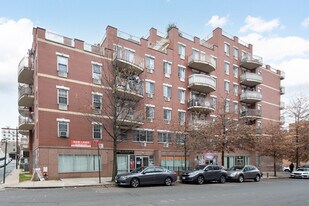 35-06 Leavitt St in Flushing, NY - Building Photo