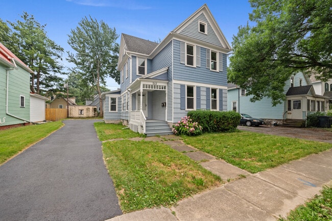 253 Benton St