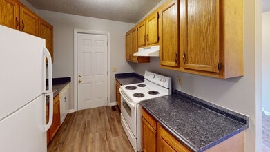 Oak Park Apartments in Lewisburg, TN - Building Photo - Interior Photo