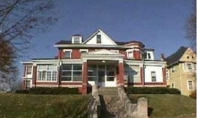 Carriage House Apartments in Dubuque, IA - Building Photo